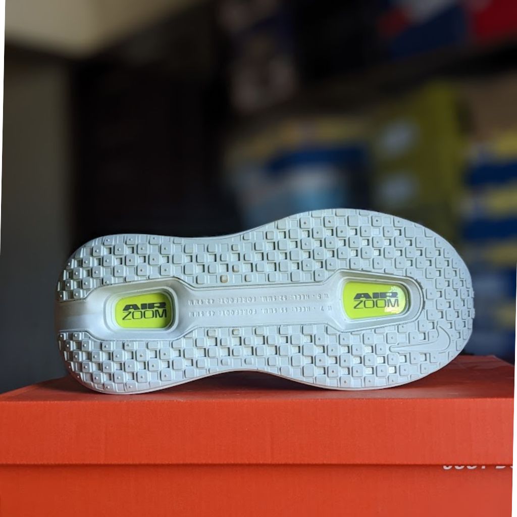 Nike Vomero Premium -Barely Volt