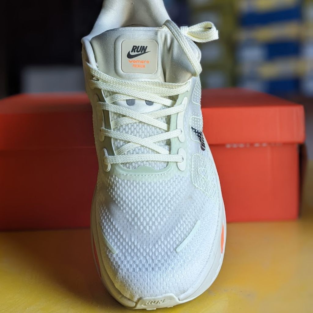 Nike Vomero Premium -Coconut Milk / Orange