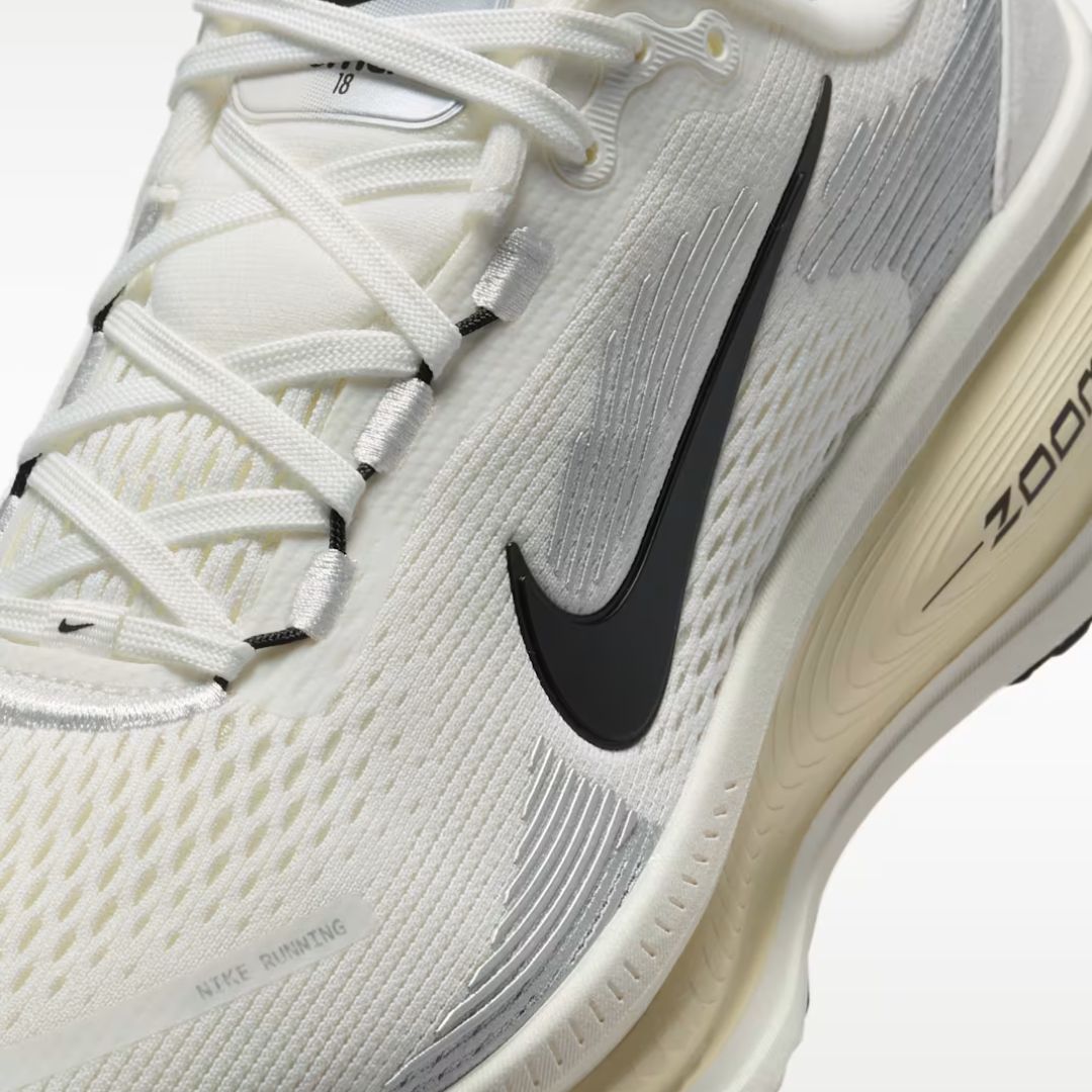 Nike Vomero 18 | Coconut Milk & Black