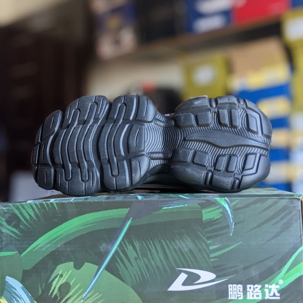 Pengluda Monster Chunky Sneakers - Black