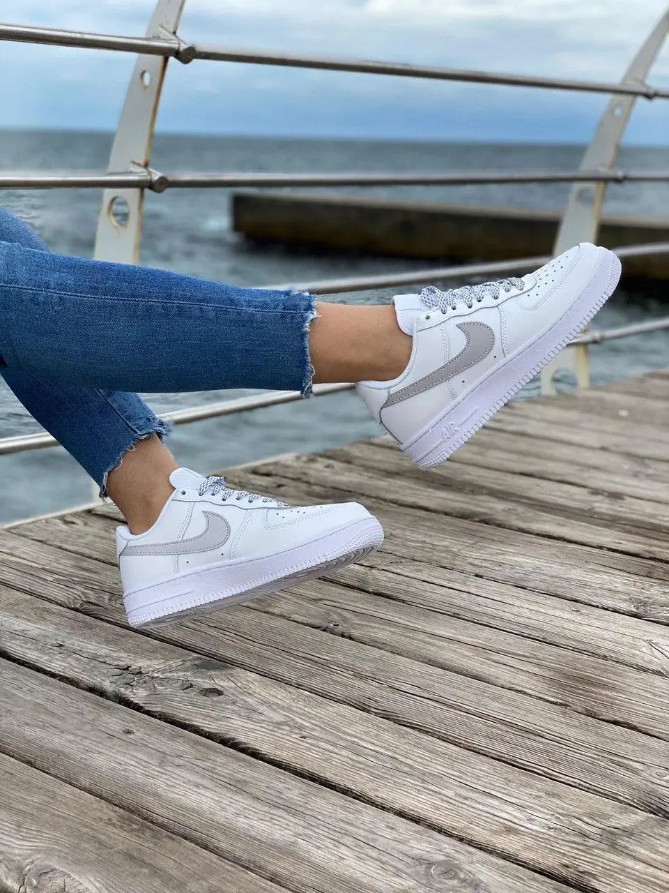 Nike Air Force 1 '07 - White/Light Smoke Grey