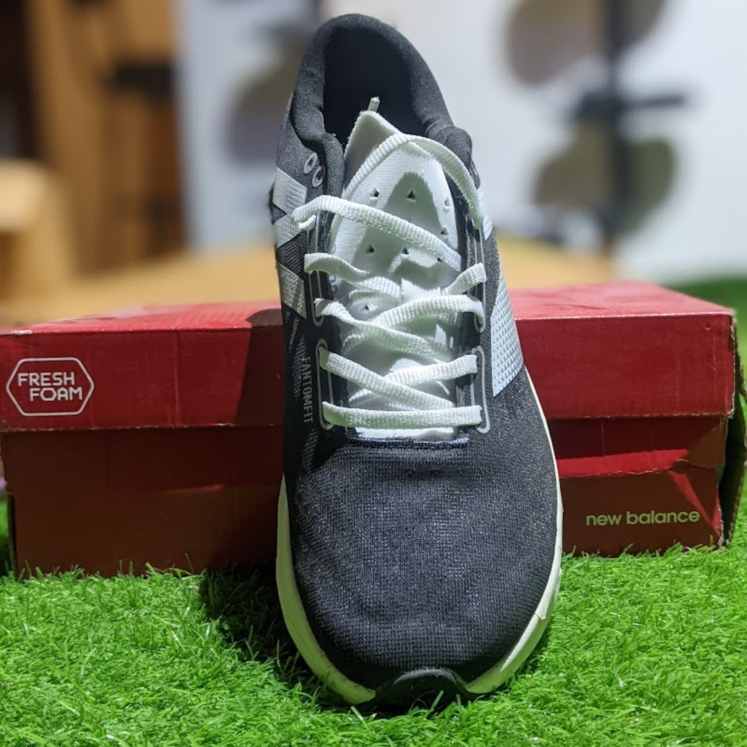 New Balance FuelCell Rebel v4 running trainers