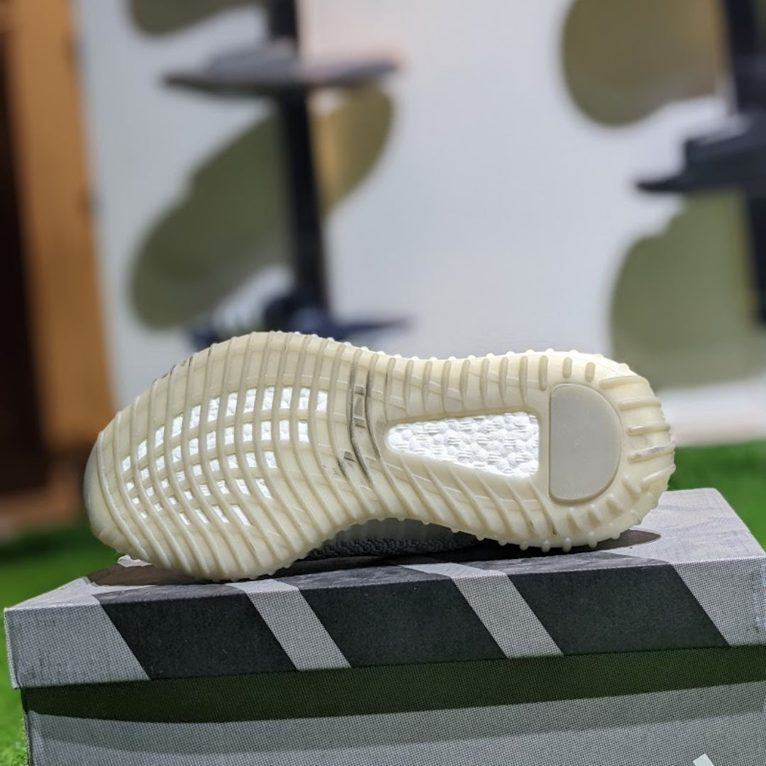 Adidass Yeezzy Boost 350 white and red
