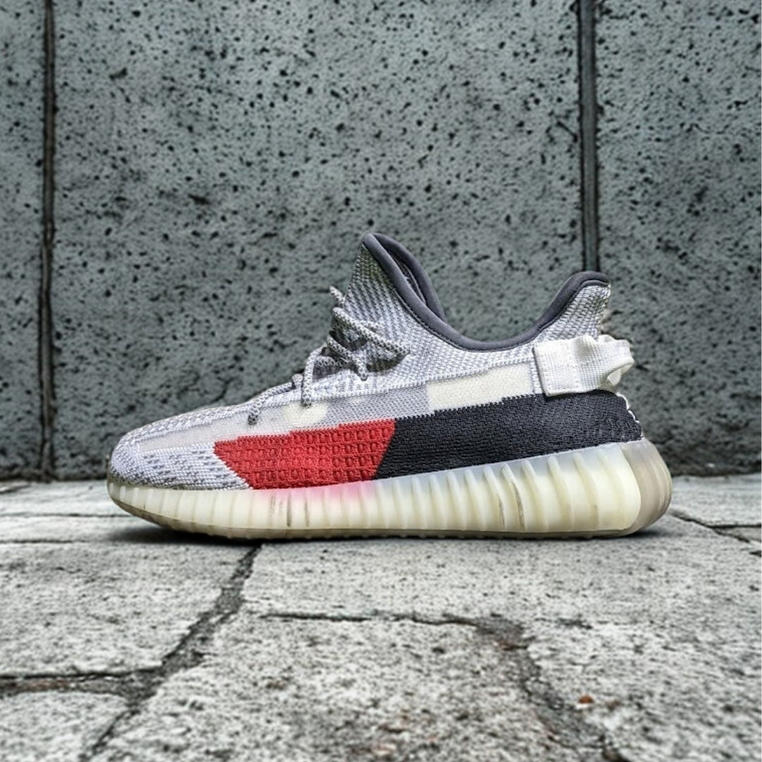 Adidass Yeezzy Boost 350 white and red