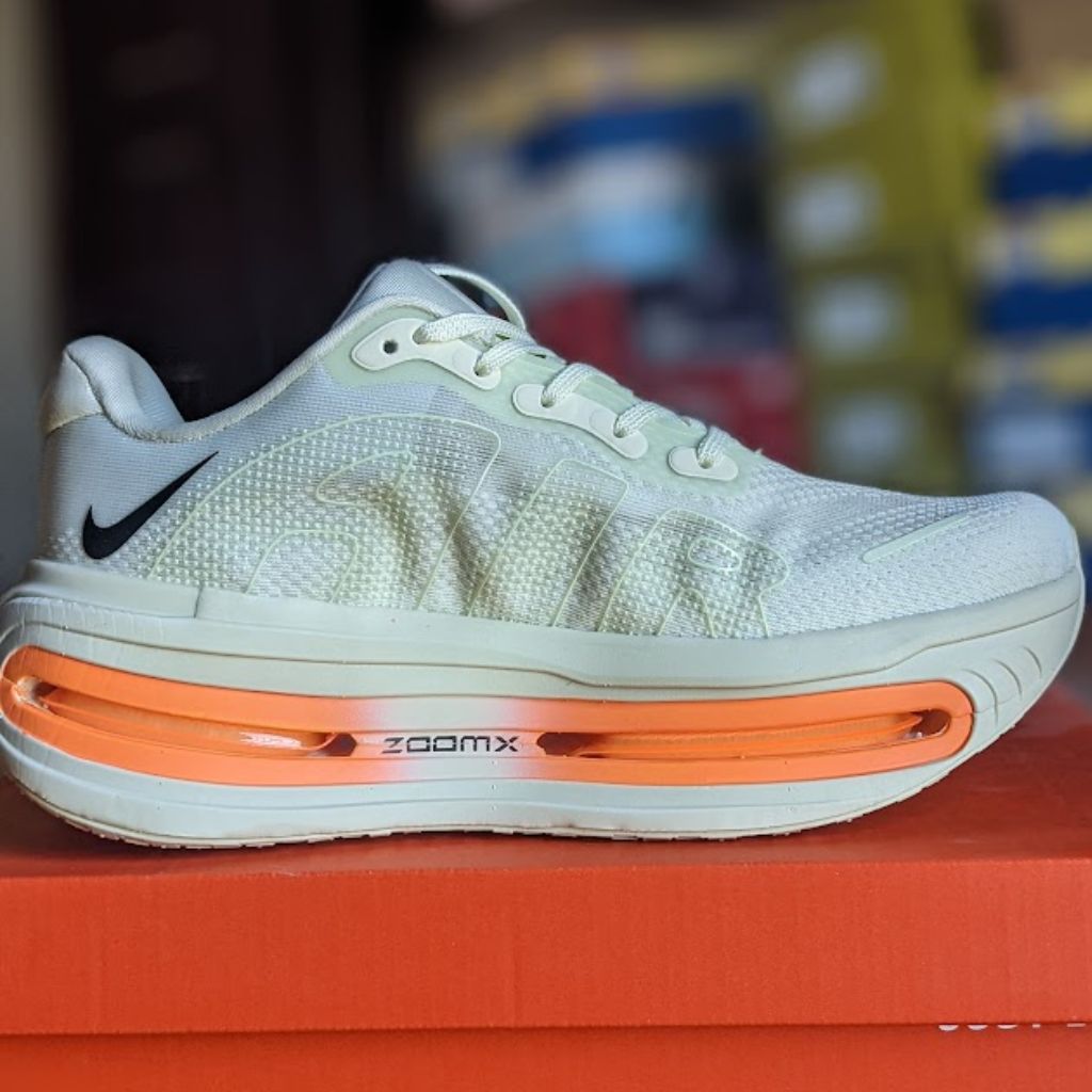 Nike Vomero Premium -Coconut Milk / Orange