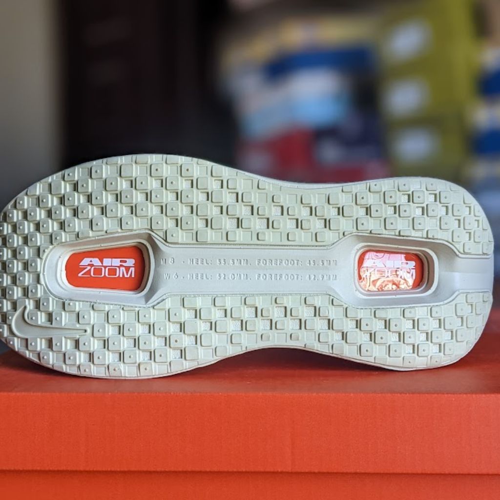 Nike Vomero Premium -Coconut Milk / Orange