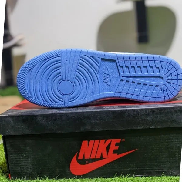 Air Jordan 1 Retro High OG UNC