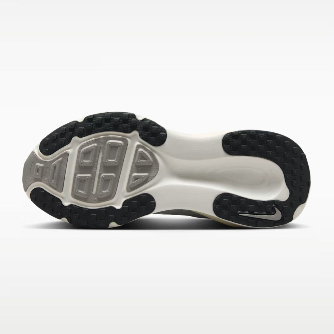 Nike Vomero 18 | Coconut Milk & Black