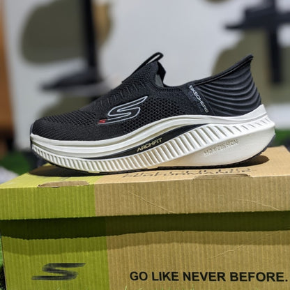 Skechers Arch Fit Max Comfort Slip Ins (BLACK)