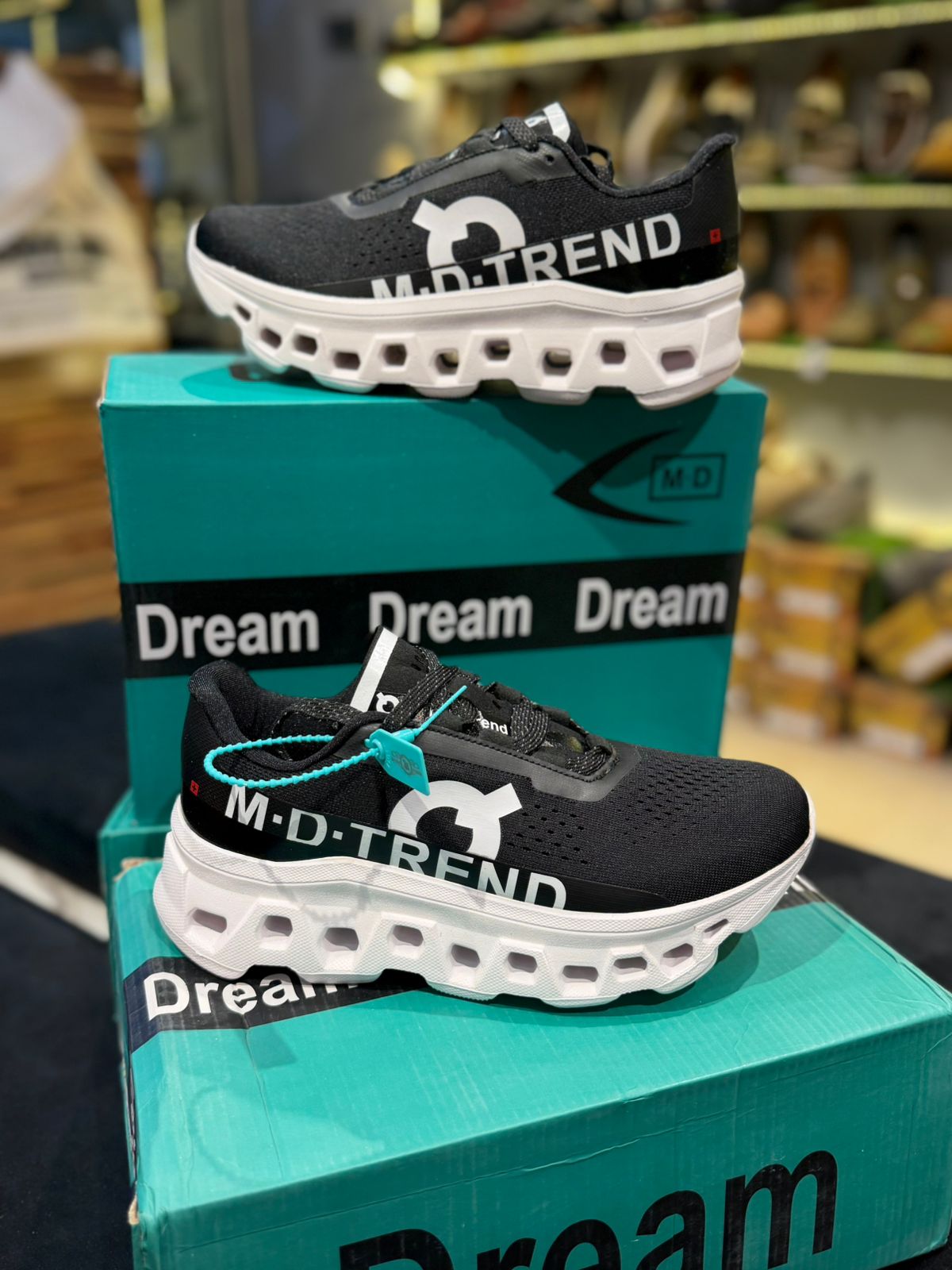 On Cloud Monster (black white)